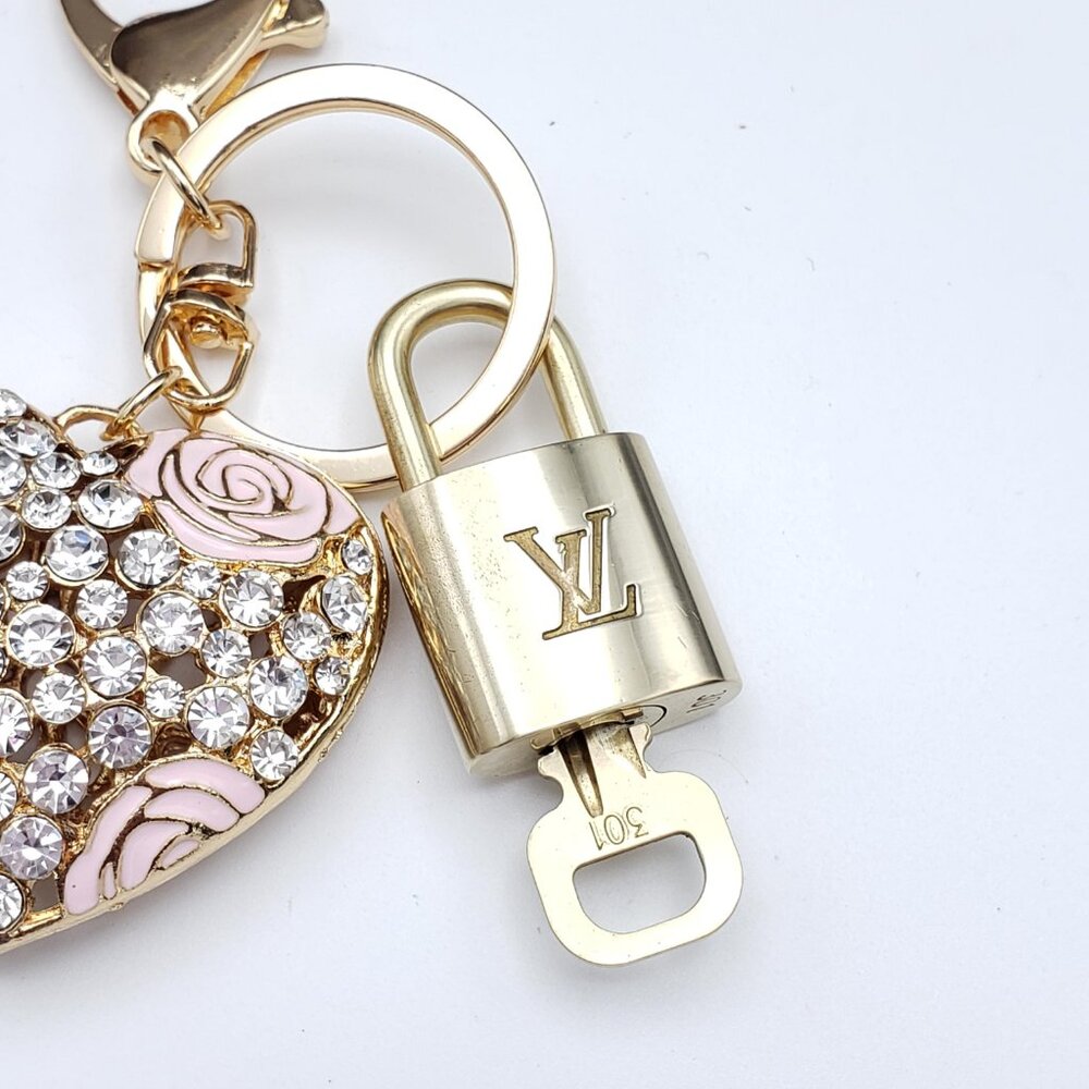 LV Gold Padlock & Key 🔒 Authentic Louis Vuitton Bag Unbranded Heart Charm - Picture 5 of 8